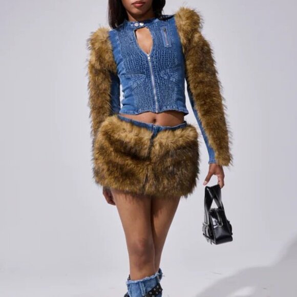 AKIRA OUT OF THE BLUE FUR MINI SKIRT Size MM - Picture 1 of 3